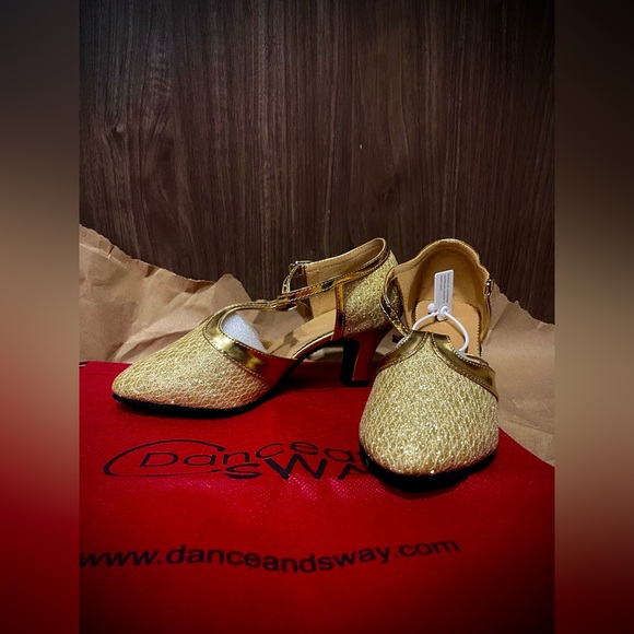 DONATED! Gold Felt Bottom Dance Shoes - Picture 5 of 6
